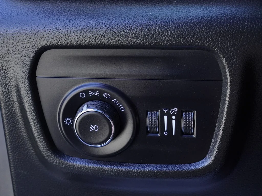 Used 2024 Silver Jeep Limited image 12