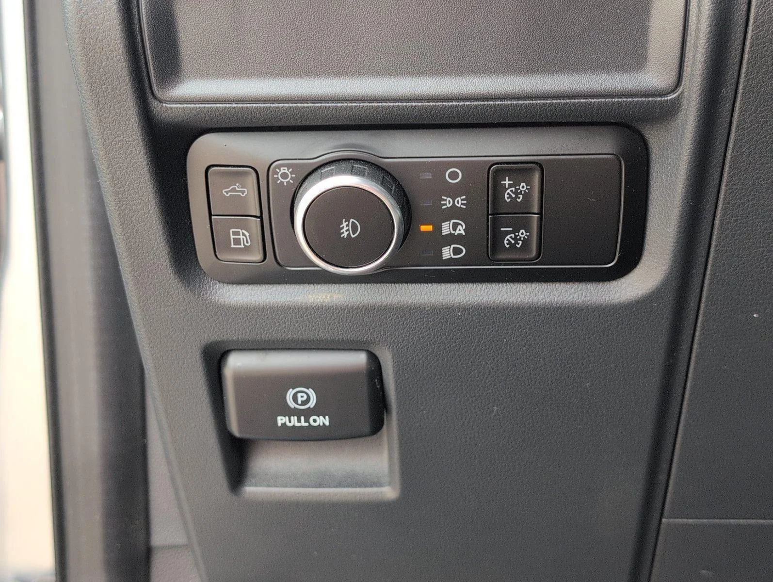 Used 2024 Iconic Silver Ford XLT image 28
