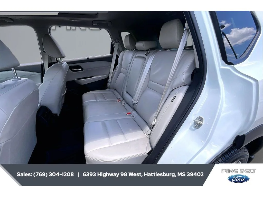 Used 2023 Pearl White Tricoat Nissan SL image 19