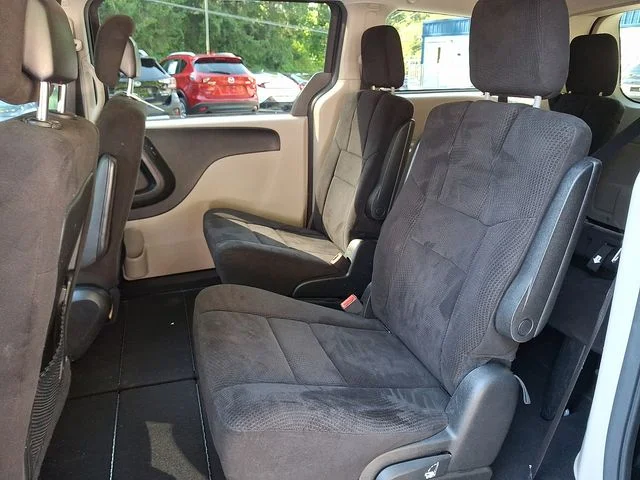 Used 2013 Gray Dodge SXT image 16