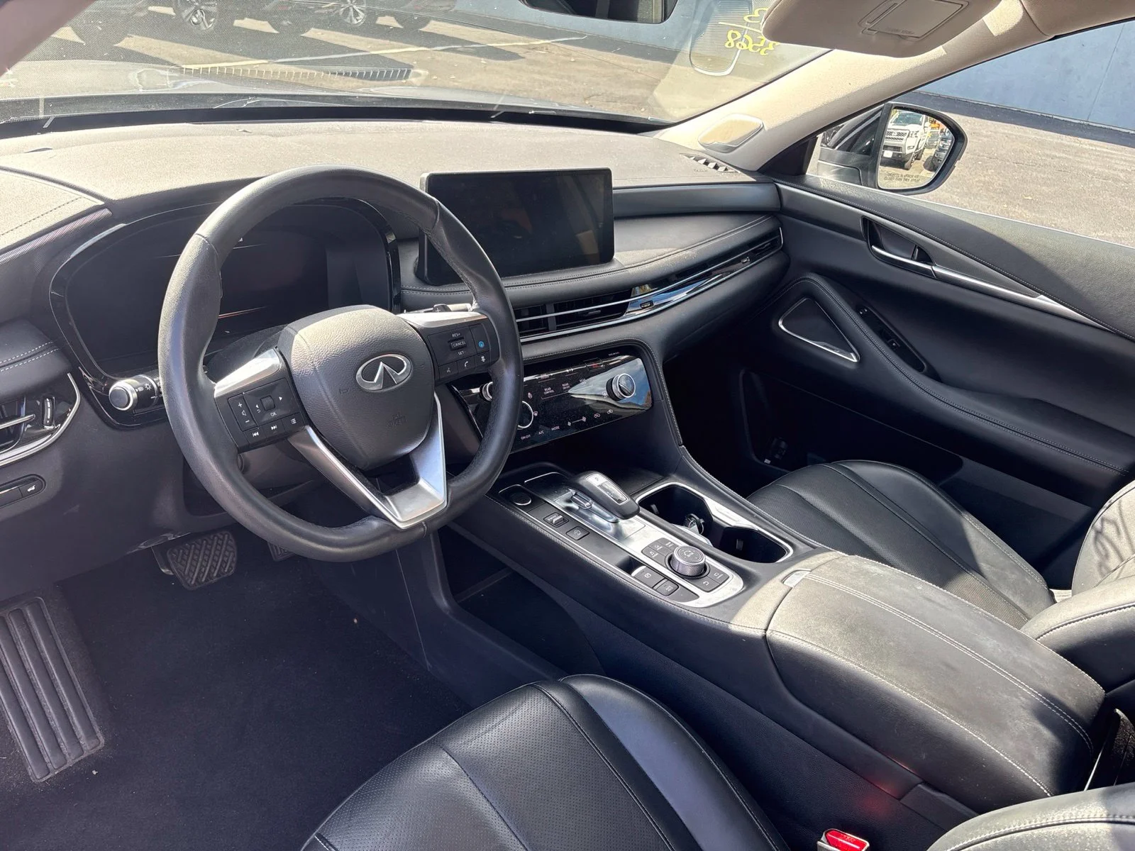 Used 2023 Graphite Shadow INFINITI LUXE image 6