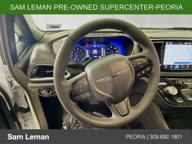 Used 2025 White Chrysler Limited image 11