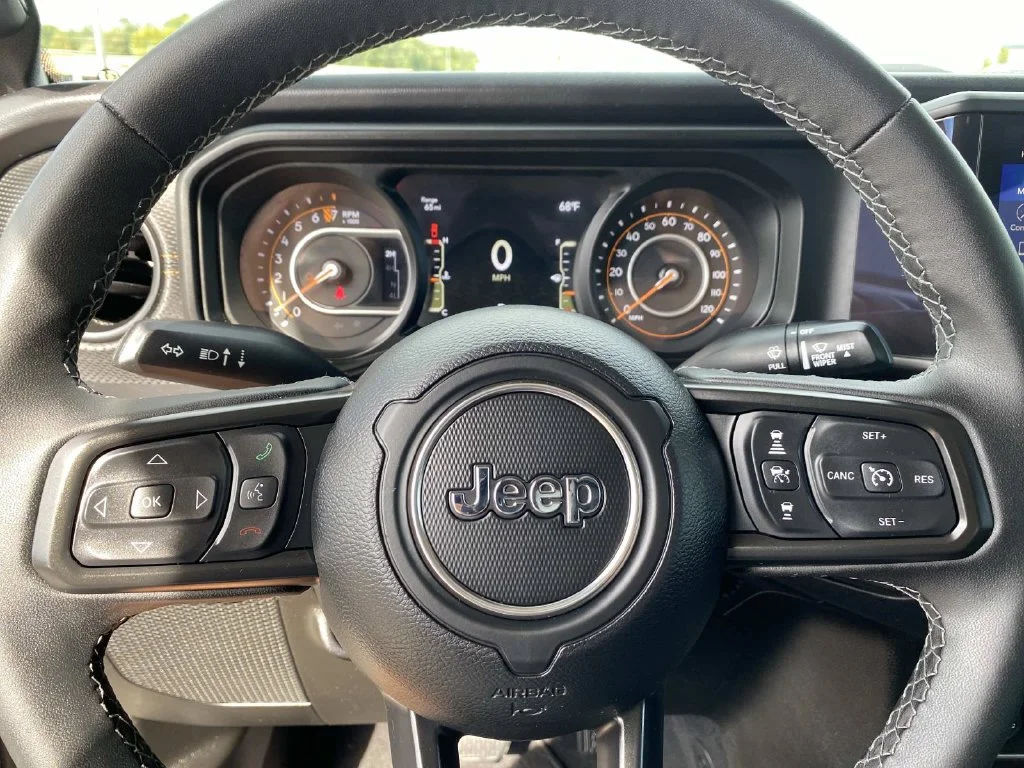Certified Used 2026 Gray Jeep Mojave image 18