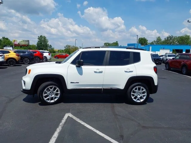 Used 2022 White Jeep Latitude image 3