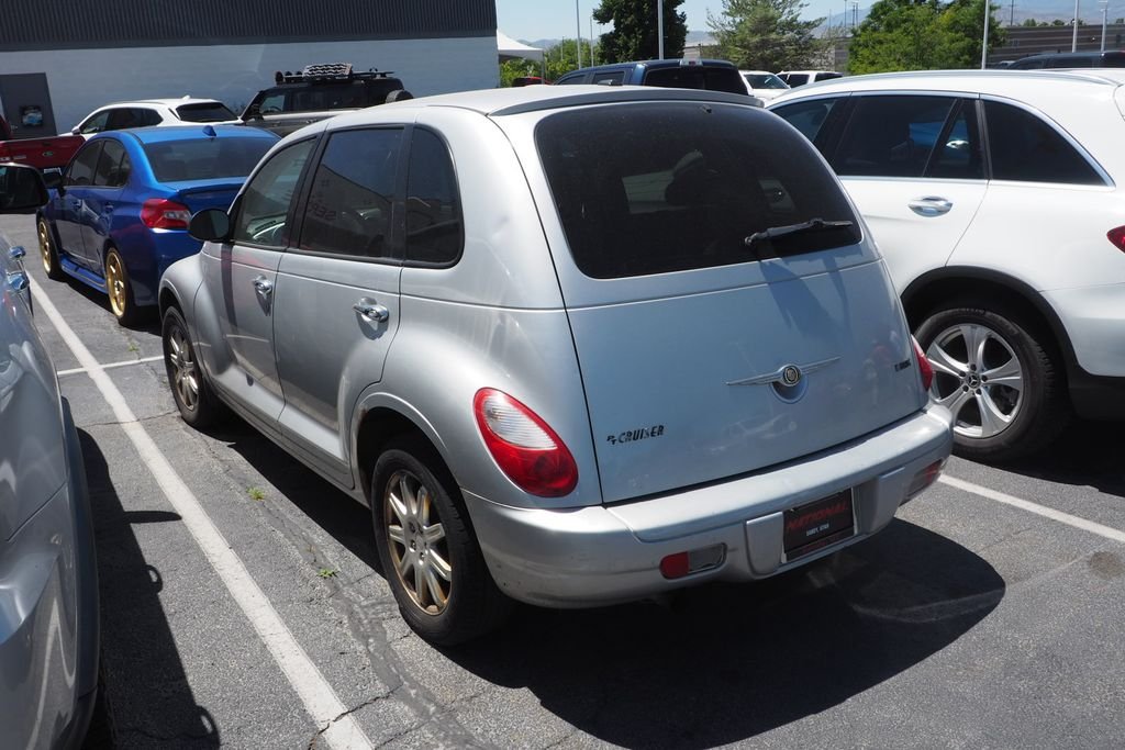 Used 2008 Silver Chrysler Touring image 4