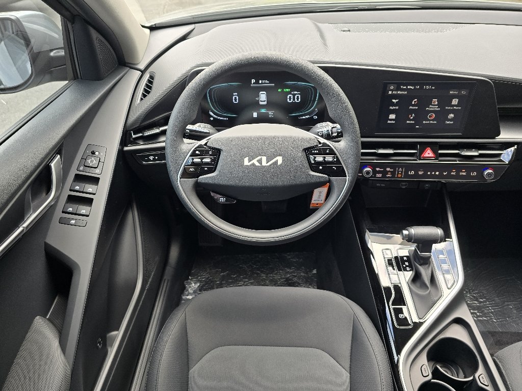 2025 Kia Niro LX - Photo 6