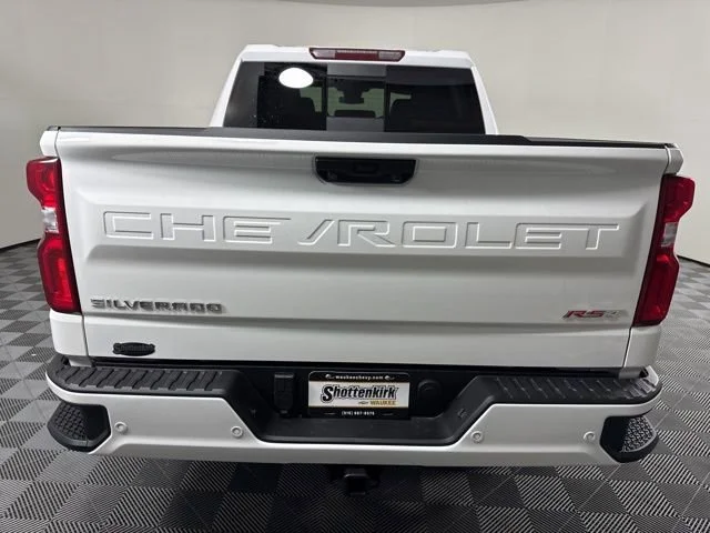 New 2026 Summit White Chevrolet RST image 3