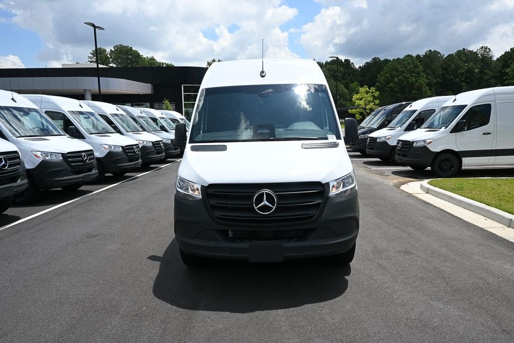 New 2026 Arctic White Mercedes-Benz Cargo 170 WB image 29