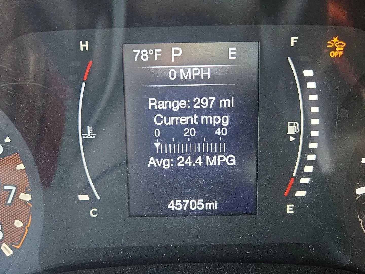 Used 2022 Bright White Clearcoat Jeep Latitude image 7