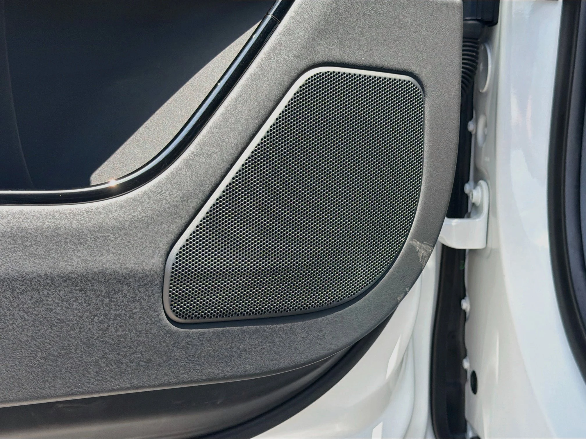 New 2026 Fuji White Land Rover Dynamic SE image 25