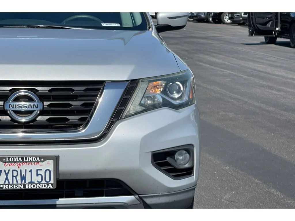 Used 2017 Brilliant Silver Metallic Nissan SV image 19