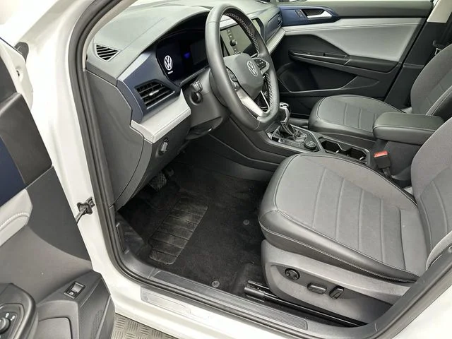 Used 2023 White Volkswagen 1.5T SE image 11