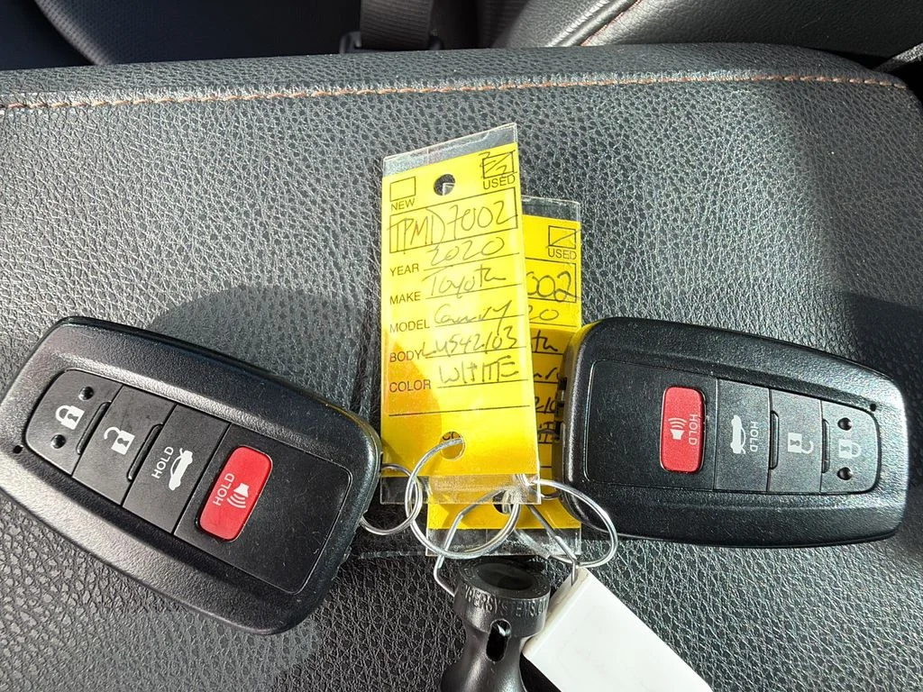 Used 2020 Beige Toyota XLE image 35