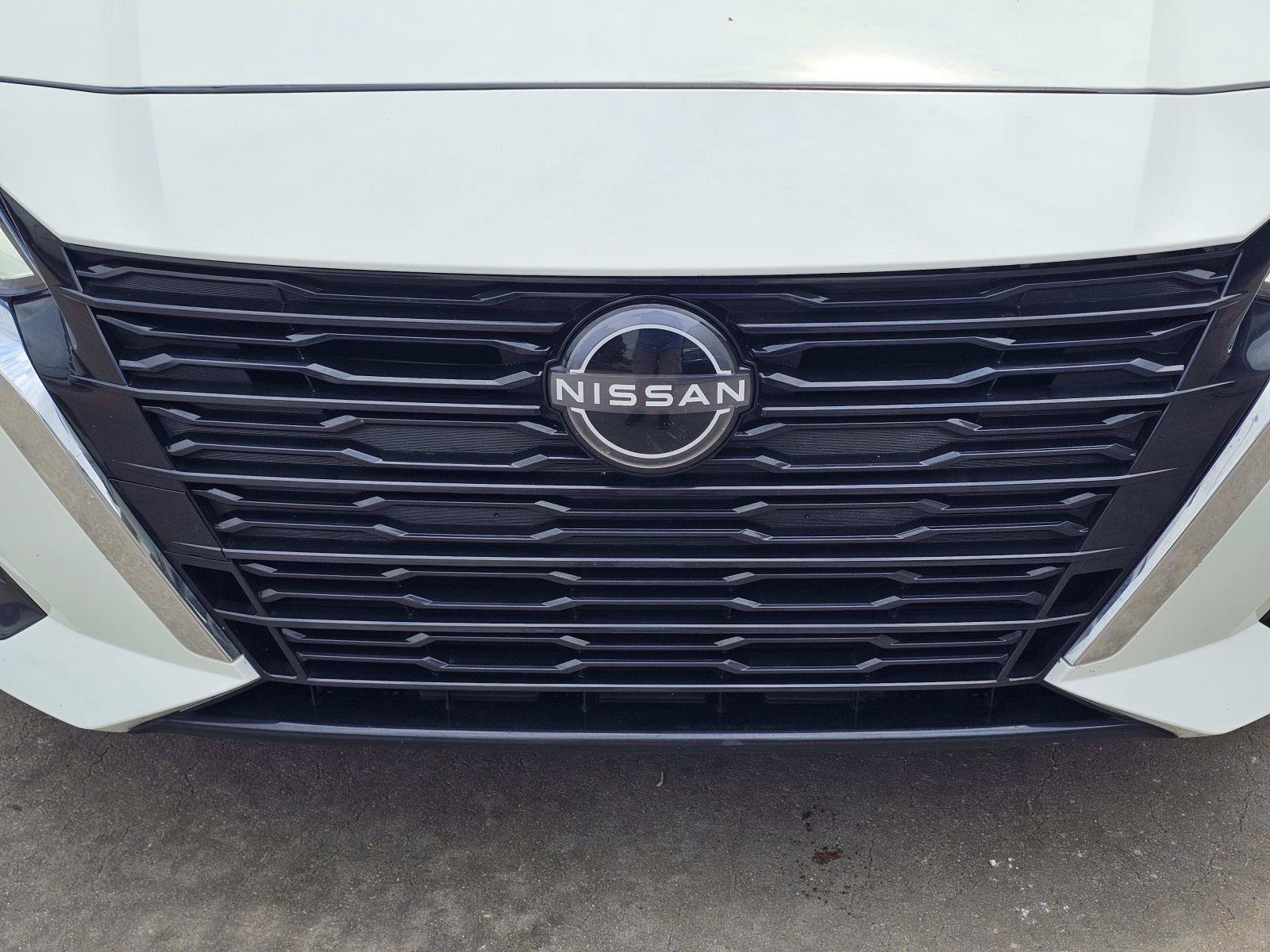 Used 2025 Glacier White Nissan SV image 3