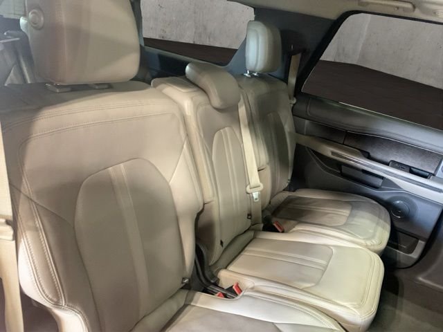 Used 2018 White Ford Limited image 21