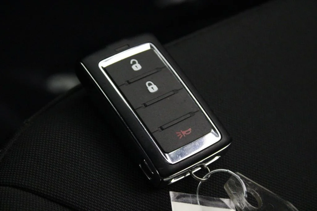 Used 2025 Silver Jeep Laredo X image 29