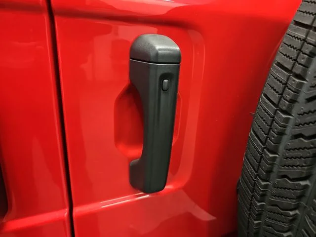 Used 2023 Red Jeep Sport S image 13