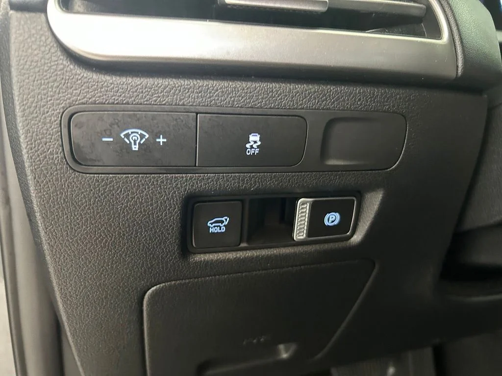 Used 2025 Gray Hyundai SEL image 37