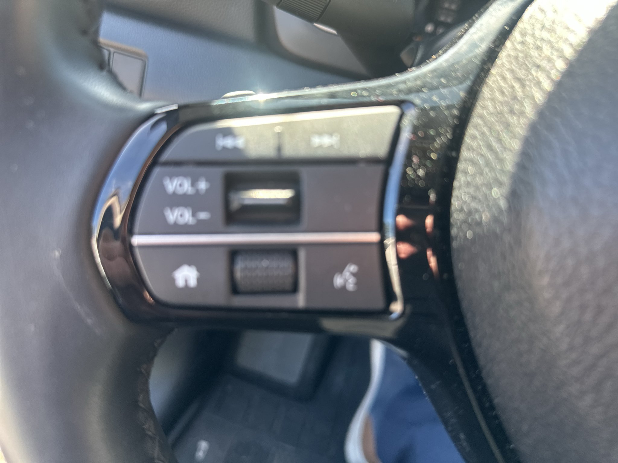 Used 2025 White Honda EX-L image 8