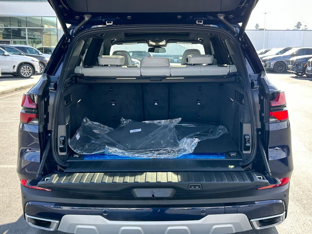New 2026 Tanzanite Blue II Metallic BMW xDrive50e image 35