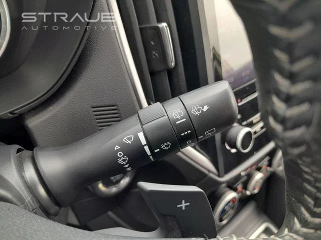 Used 2023  SUBARU  image 17