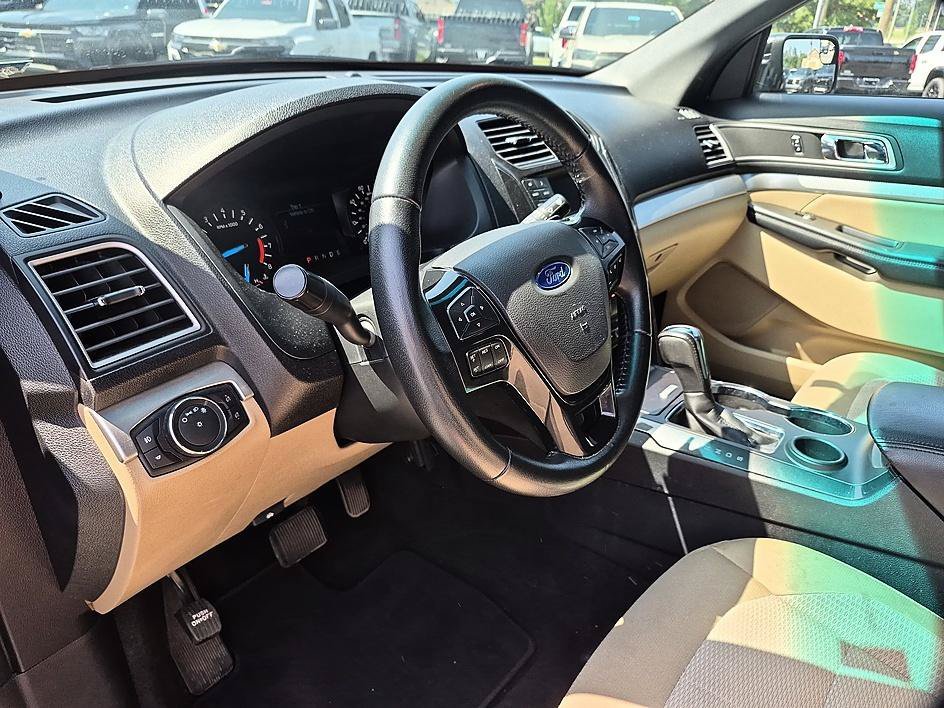 Used 2017  Ford XLT image 16