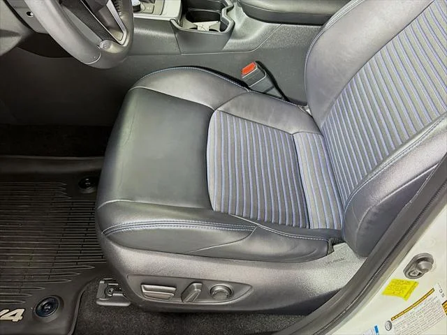 Certified Used 2020 BLIZZARD PEARL/MIDNI Toyota  image 10