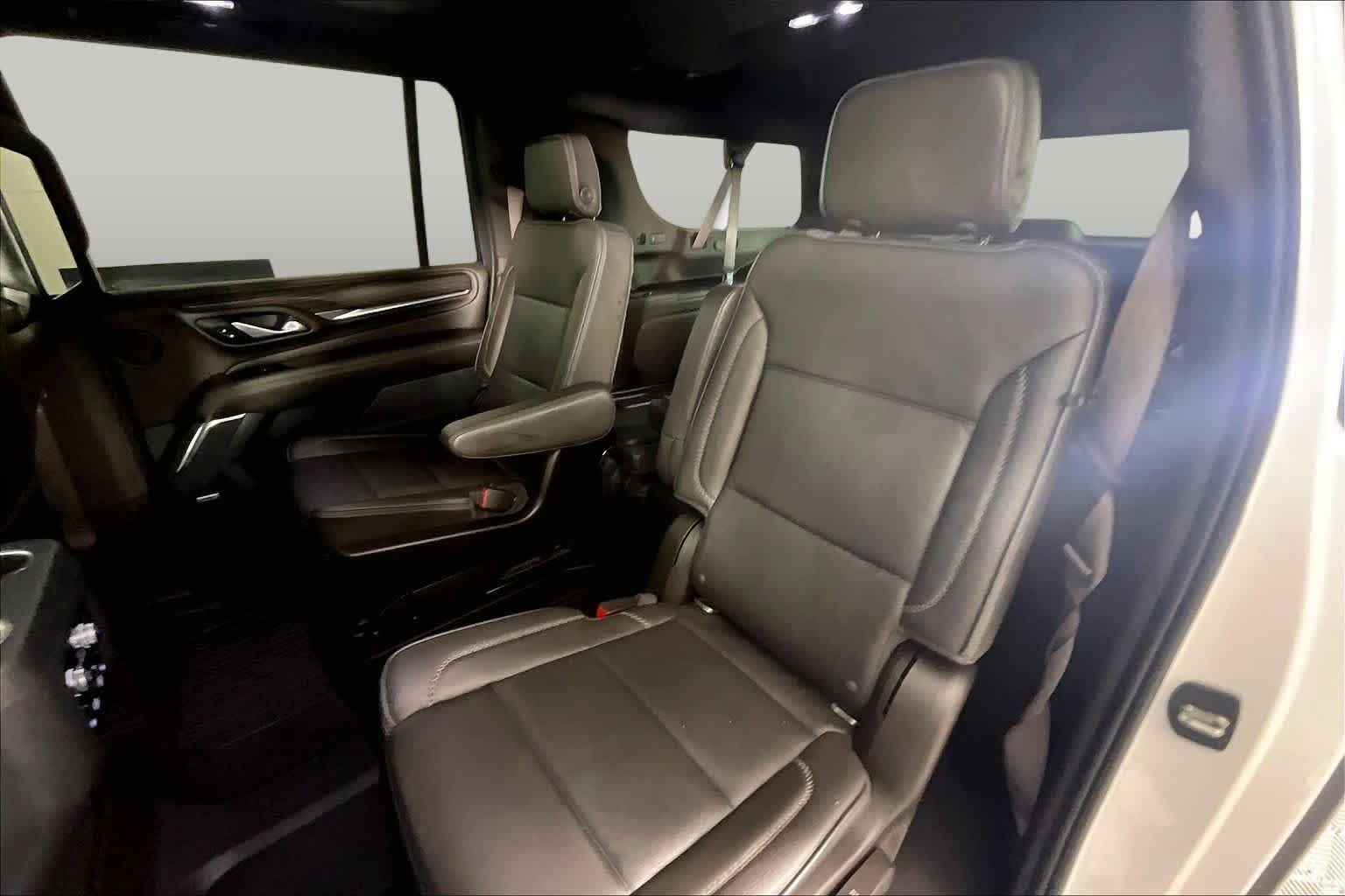 Used 2021 WHITE FROST TRICOAT GMC Denali image 19