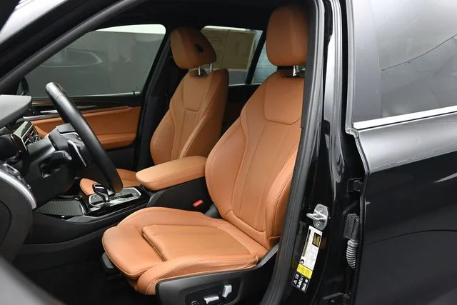 Used 2023 Black BMW xDrive30i image 6