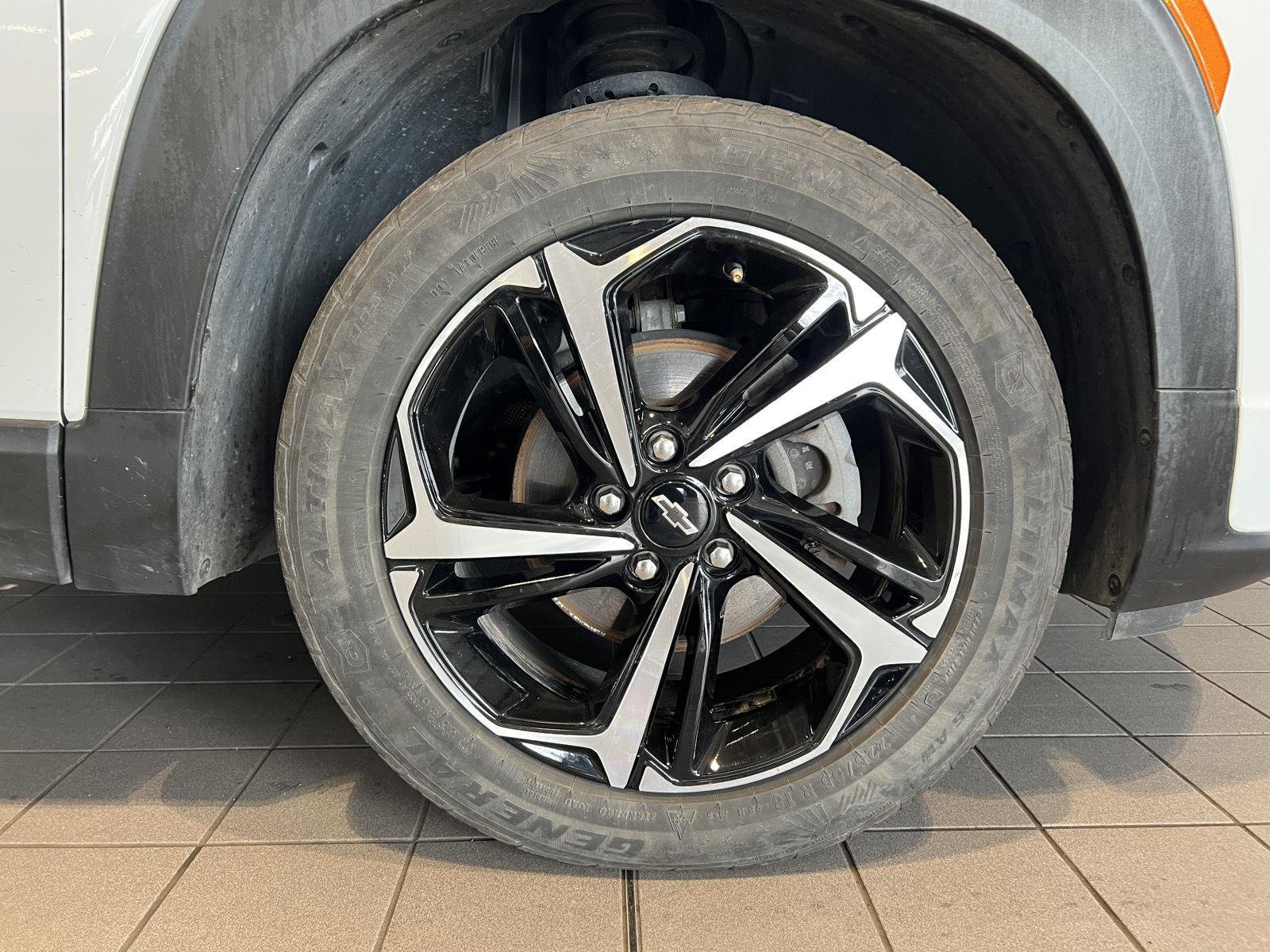 Used 2023 Summit White Chevrolet RS image 9