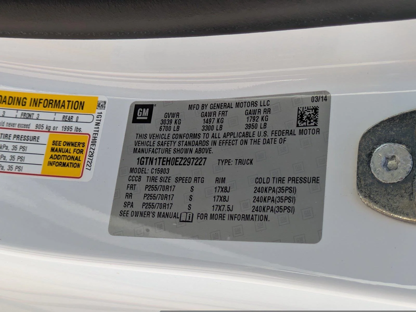 Used 2014 White GMC Base image 14