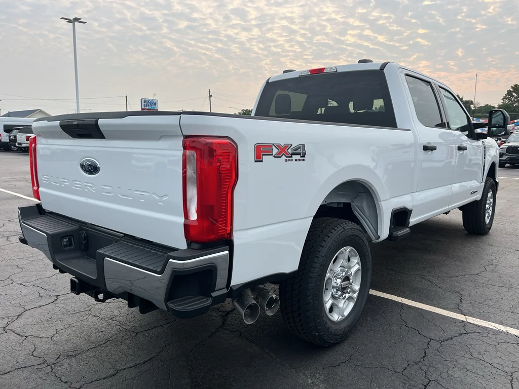 New 2026 Oxford White Ford F-250® XLT image 5