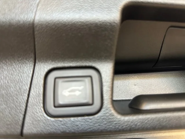 Used 2023 White GMC SLE image 18