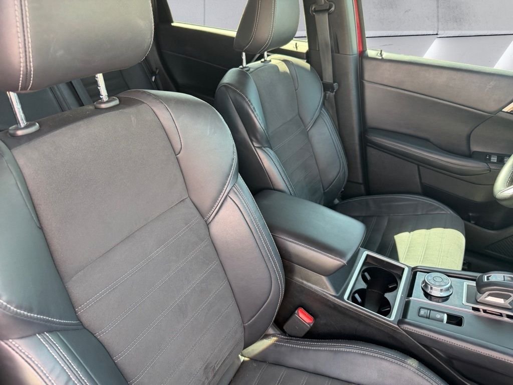 Used 2023  Mitsubishi SE image 23