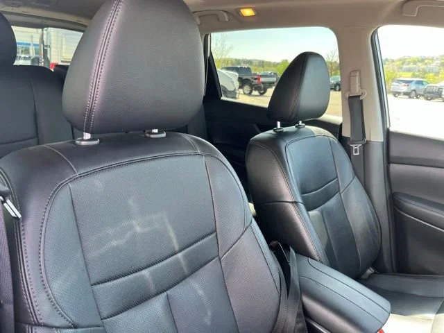 Used 2019 White Nissan SL image 27