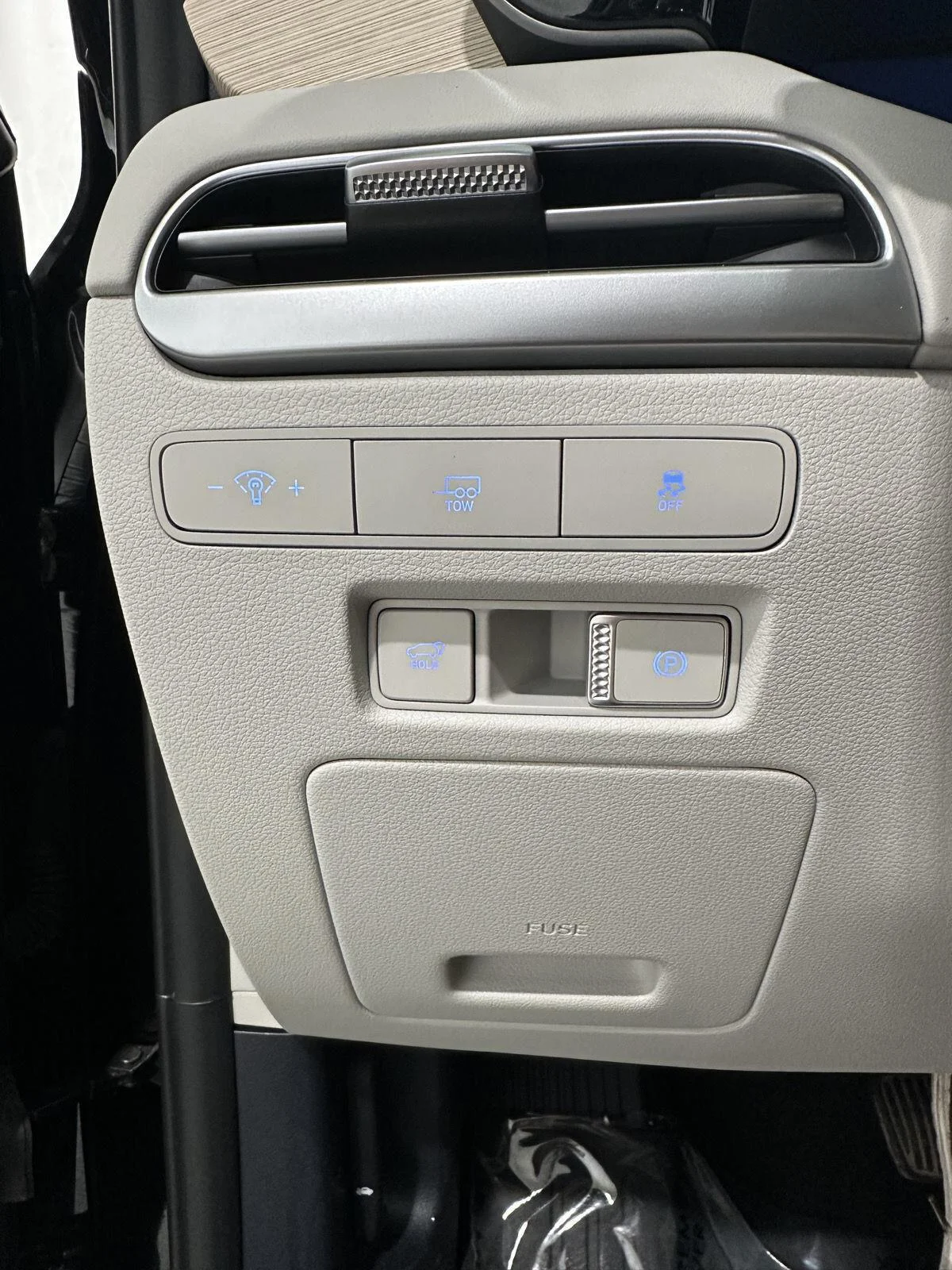 Used 2023  Hyundai Limited image 16