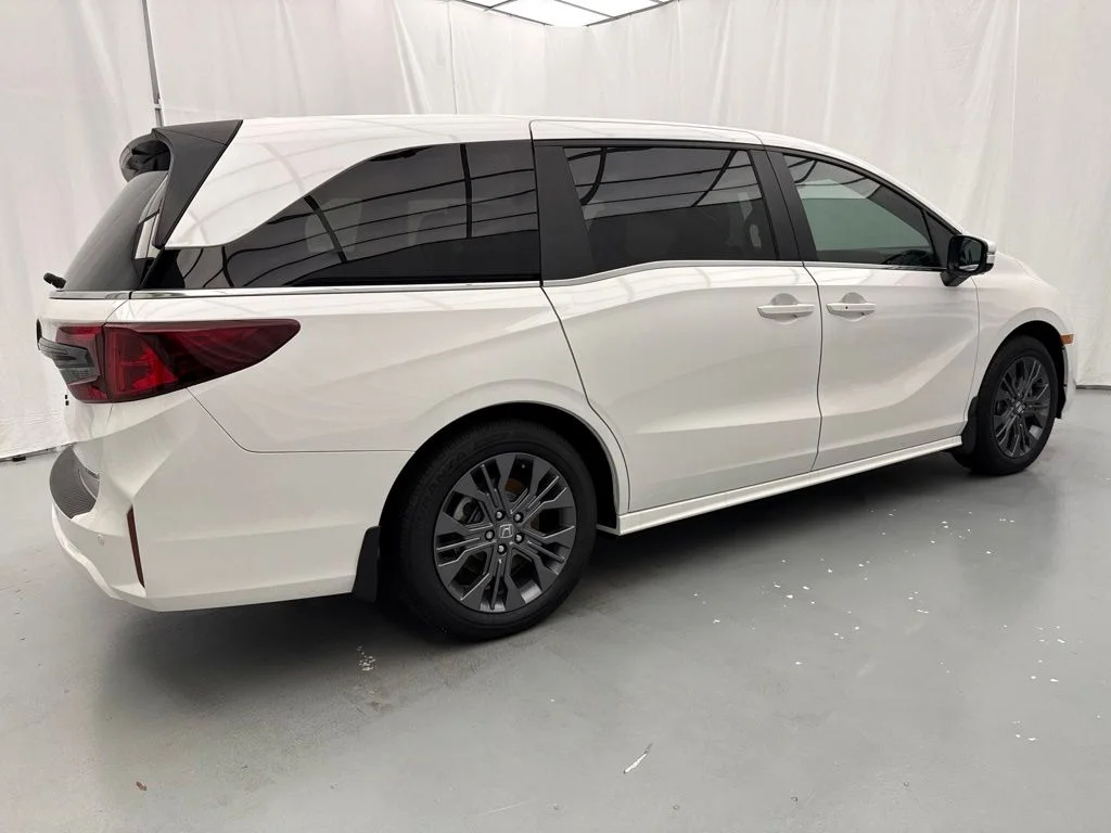 New 2026 Platinum White Pearl Honda Touring image 14