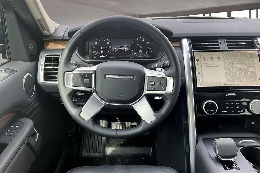 Used 2024 Santorini Black Metallic Land Rover S image 5
