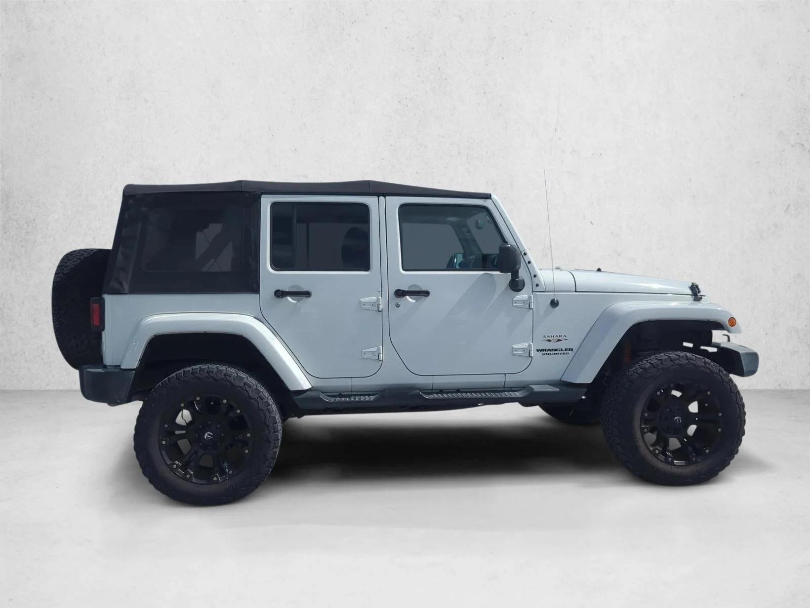 Used 2017 White JEEP  image 4