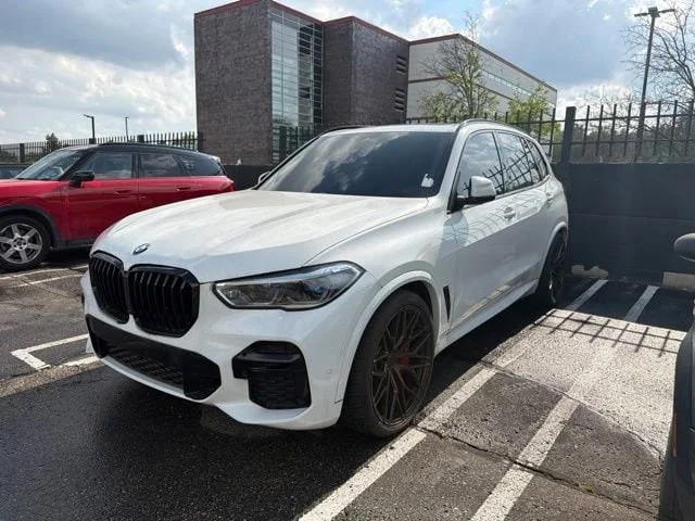 Used 2023 Alpine White BMW M50i image 1