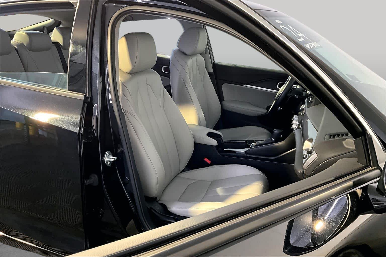 Used 2024 Majestic Black Pearl Acura  image 8