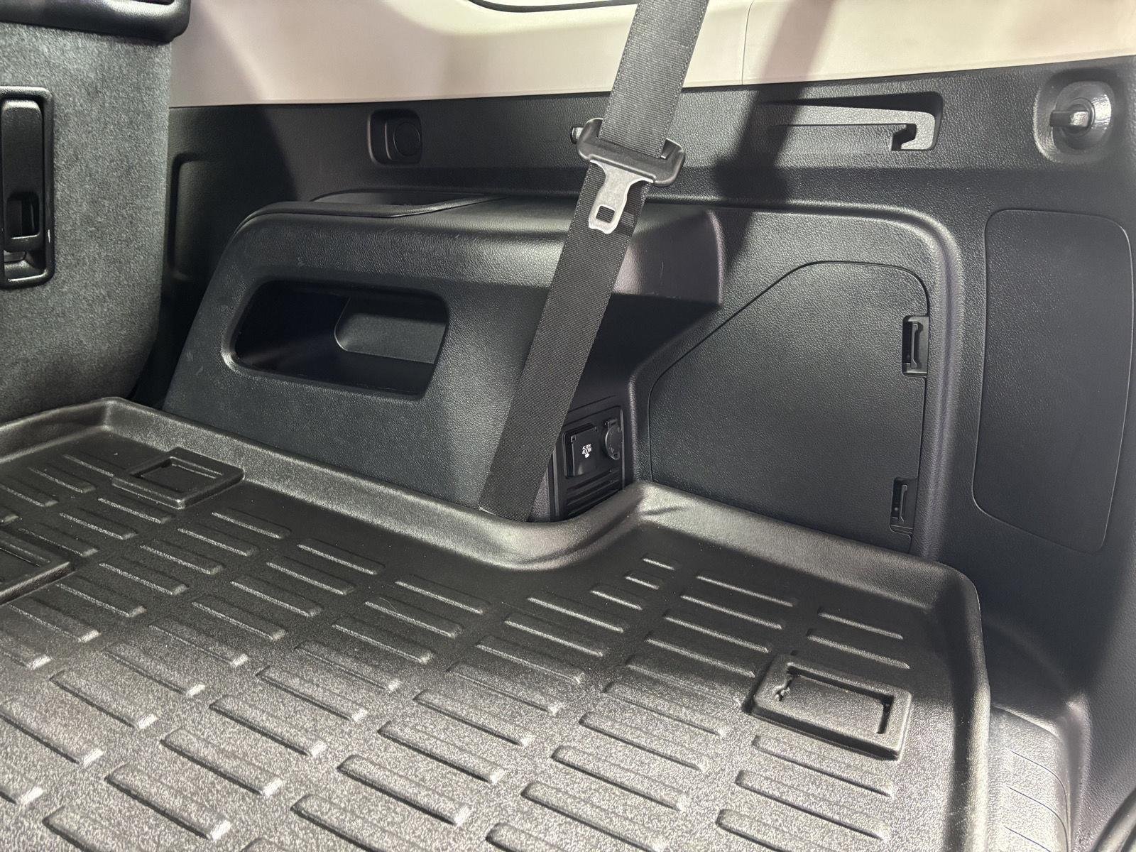 Used 2023 Magnetic Gray Metallic Toyota SR5 Premium image 6