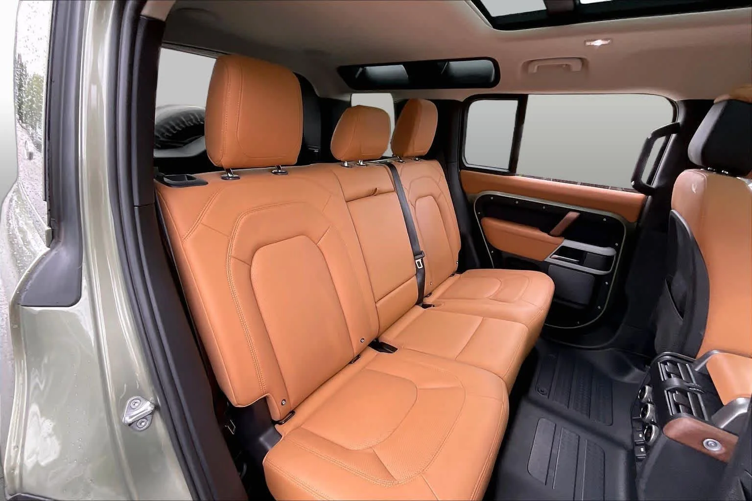 Used 2023 Pangea Green Metallic Land Rover SE image 19