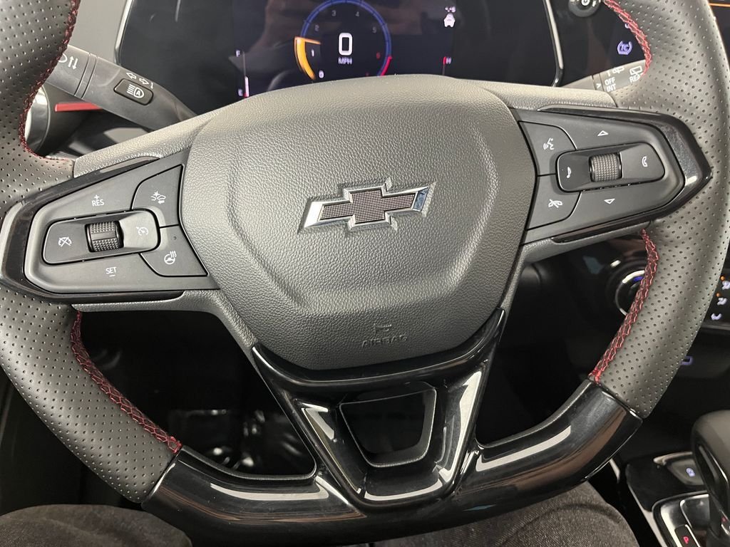 Used 2025 Summit White Chevrolet 2RS image 21