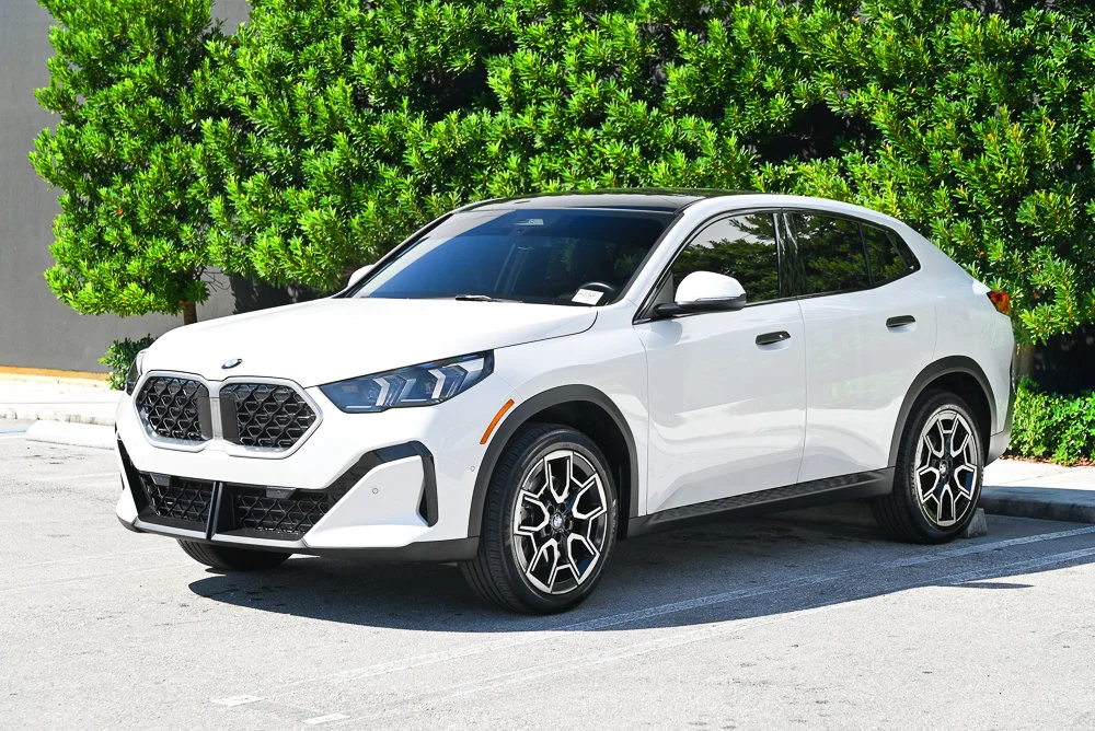 Used 2025 White BMW xDrive28i image 1
