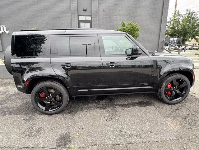 New 2026 Santorini Black Land Rover X image 9