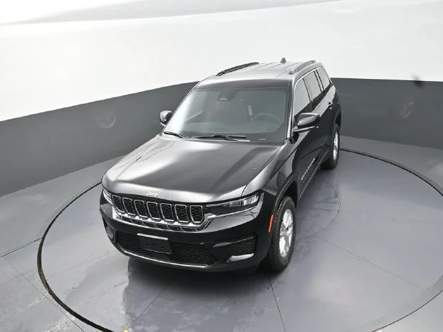 New 2026 Diamond Black Crystal Pearl-Coat Exterior Paint Jeep Laredo X image 12