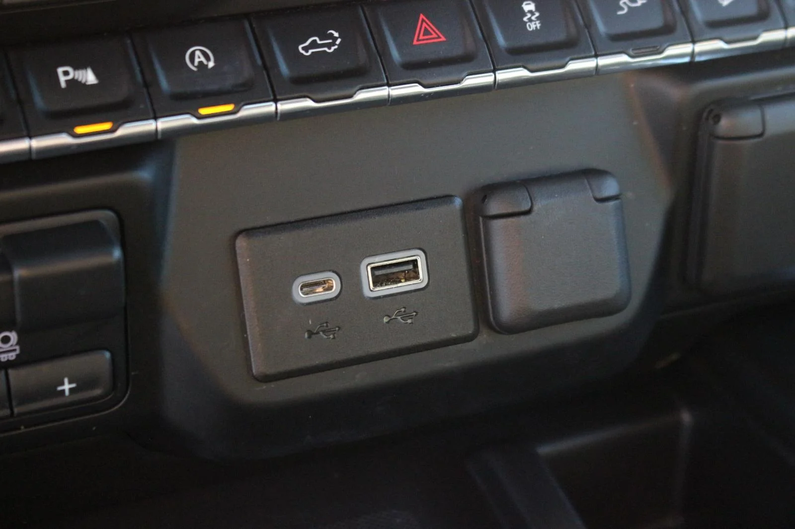 Used 2021 WHITE FROST TRICOAT GMC Denali image 29