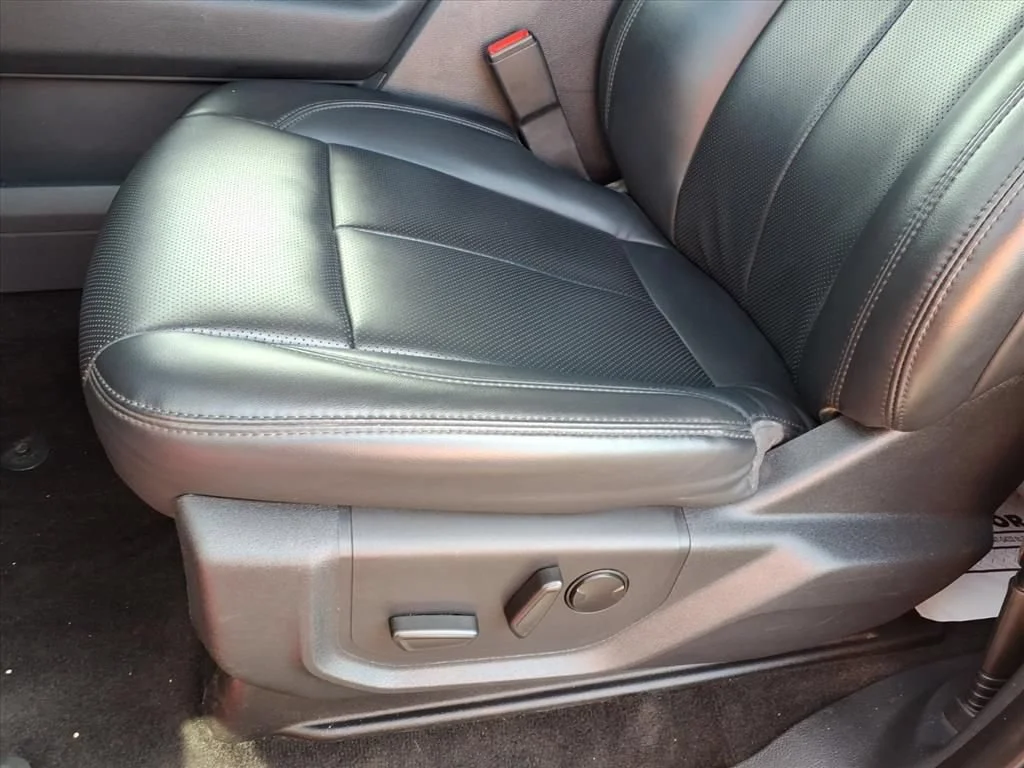 Used 2022 Red Ford XLT image 4