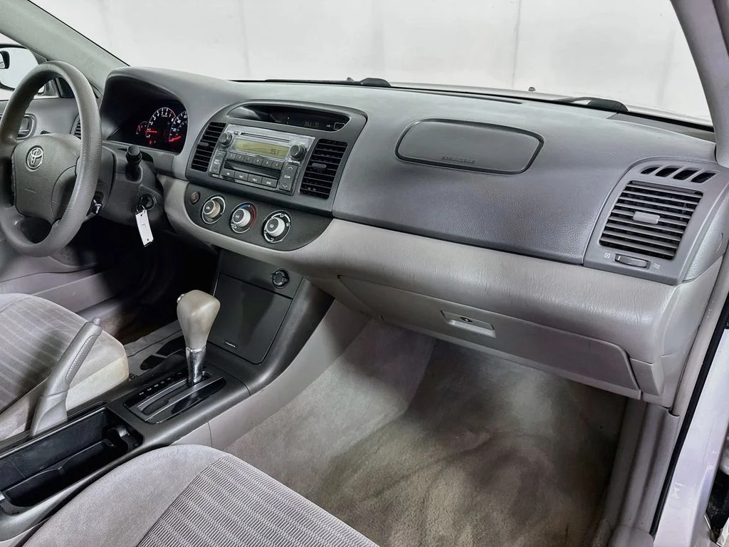 Used 2005 Lunar Mist Metallic Toyota STD image 32